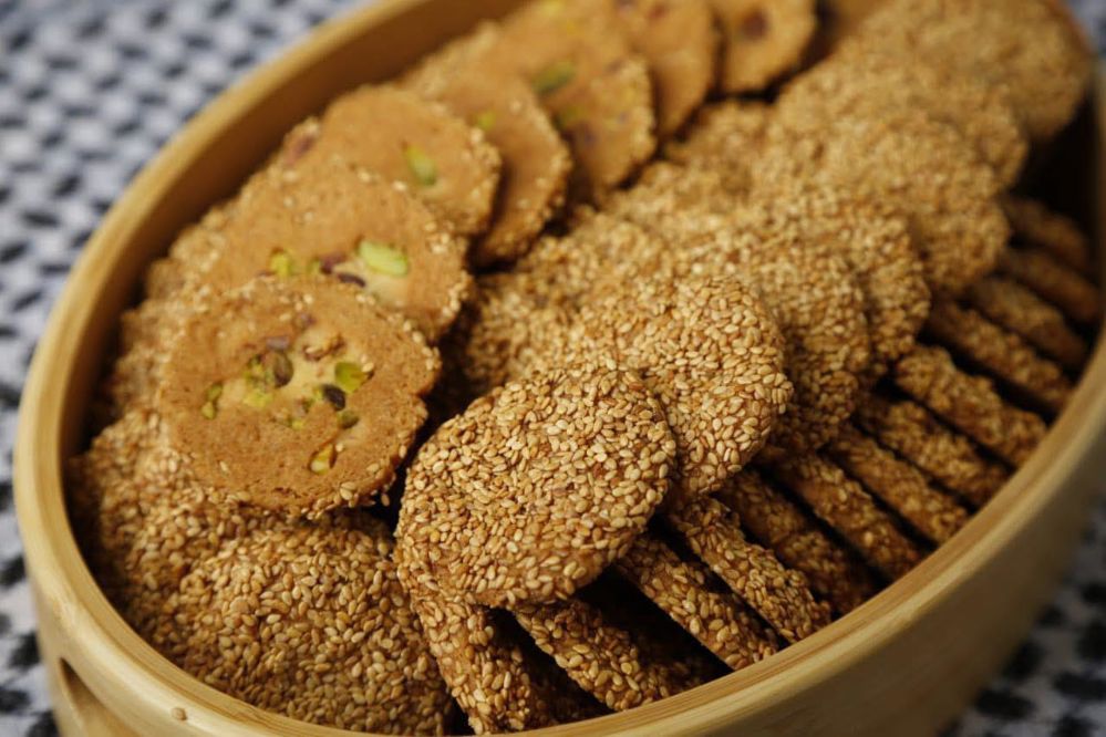 برازق بالفستق الحلبي والسمسم